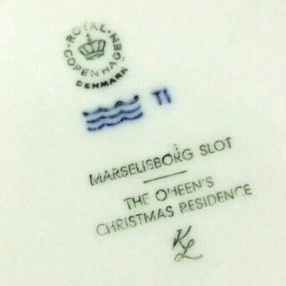 Royal Copenhagen 1975 Christmas Plate Marselisborg Palace Design By Kai Lange - Picture 4 of 5